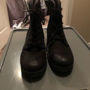 Combat boots